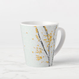 Taza De Café Latte Ramas de árboles de otoño con hojas amarillas de o