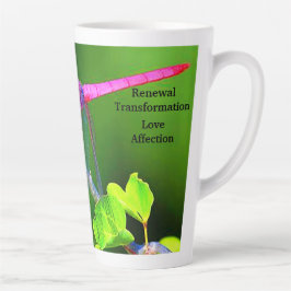 Taza De Café Latte Rasgos espirituales de la libélula rosa