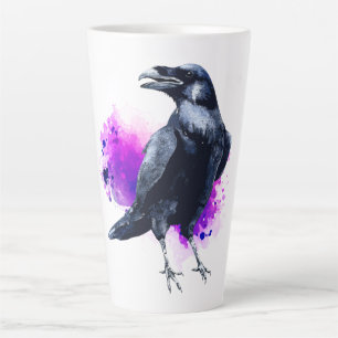 Taza De Café Latte Raven con fondo de color de agua púrpura