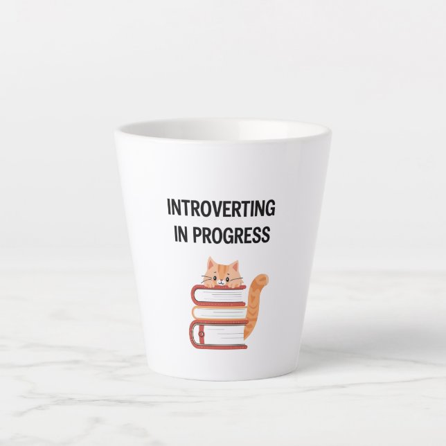 Taza De Café Latte Relatable Introvert Humor with Cat and Books (Anverso)