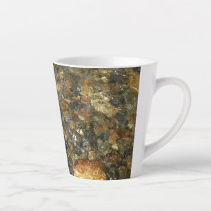 Taza De Café Latte Resumen natural de guijarros rojos marrones y gris