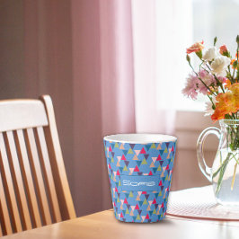 Taza De Café Latte Resumen nombre de patrón triangular azul