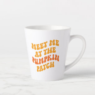 Taza De Café Latte Reúnete conmigo en el parche de calabaza