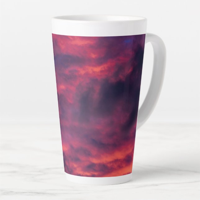 Taza De Café Latte rojo de agosto (Ángulo derecho)