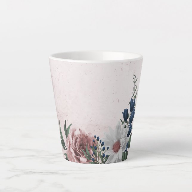 Taza De Café Latte Rosas románticas blancas y flores de navy verde (Anverso)