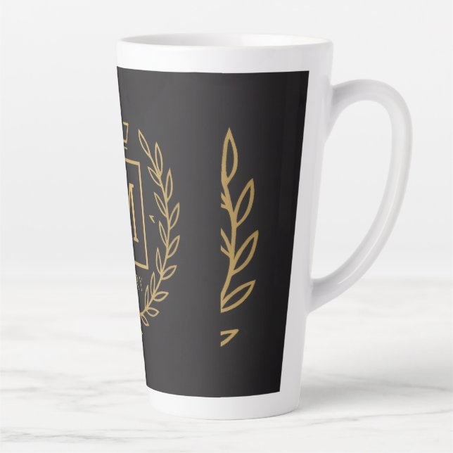 Taza De Café Latte "Royal NMKY Emblem – Monogram M Crest Design" (Derecha)
