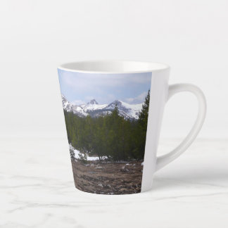 Taza De Café Latte Sierra Nevada y nieve en Yosemite