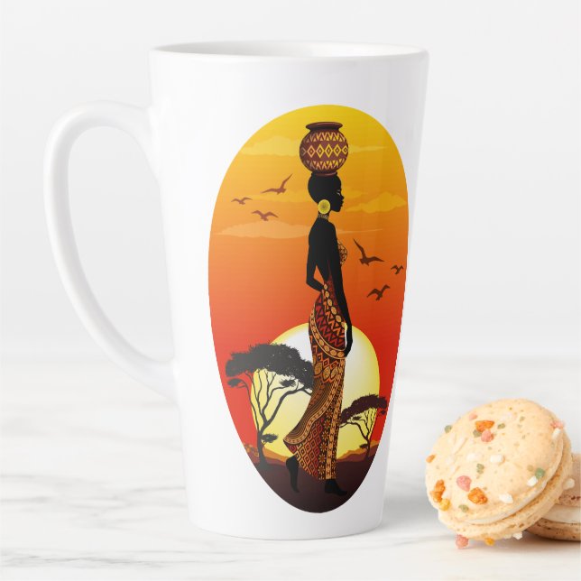 Taza De Café Latte Silhouette de una bella mujer africana sobre los S (In situ)