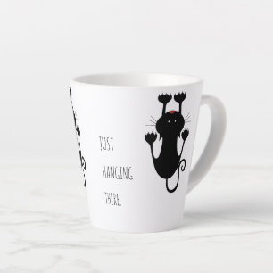 Taza De Café Latte Sólo colgando ahí personalizado negro texto divert