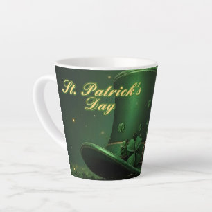 Taza De Café Latte Sombrero del Día de San Patricio y diseño de trébo
