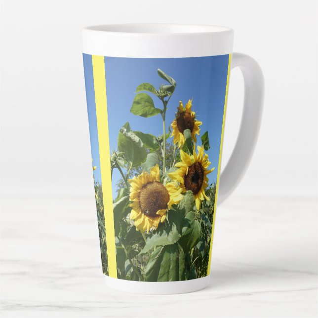 Taza De Café Latte Sunflowers con Blue Sky Latte Mug (Ángulo derecho)