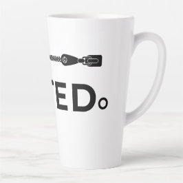 Taza De Café Latte TACITurno. Taza de latte aislada en blanco y negro