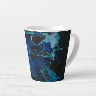 Taza De Café Latte Taza de latte con líquido psicodélico azul oscuro
