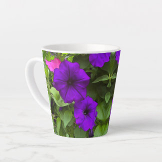 Taza De Café Latte Taza de Latte Petunia Púrpura
