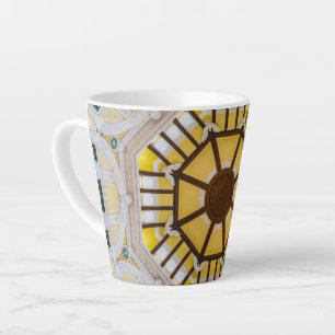 Taza De Café Latte Techo decorado en la estación de Tokio