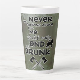 Taza De Café Latte Tema humorístico del camping ebrio