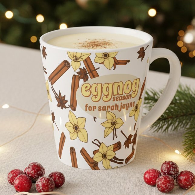 Taza De Café Latte Temporada de huevos Cosy Personalizado Latte Mug (A cozy eggnog season latte mug with space for your name)