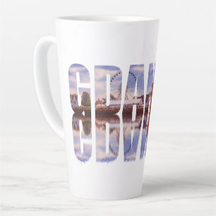 Taza De Café Latte Texto de Gdansk con vista al casco antiguo con ref