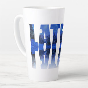 Taza De Café Latte Texto de la noche de invierno de Letonia con refle