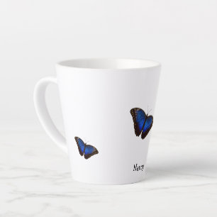 Taza De Café Latte Texto personalizado de mariposas morfo azules
