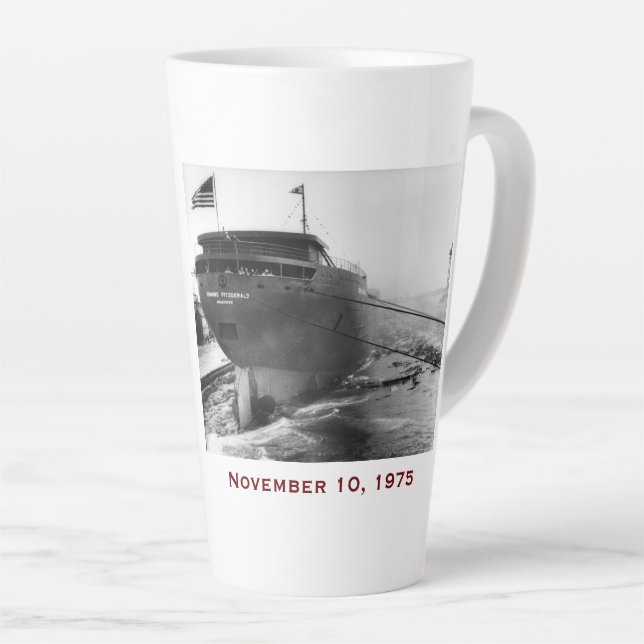 Taza De Café Latte The Edmund Fitzgerald with Crew Names (Ángulo derecho)