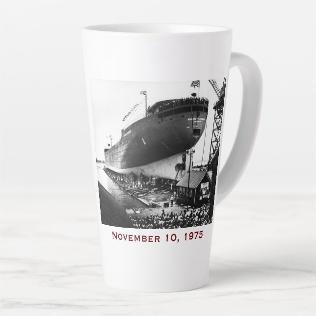 Taza De Café Latte The Edmund Fitzgerald with Crew Names (Ángulo derecho)