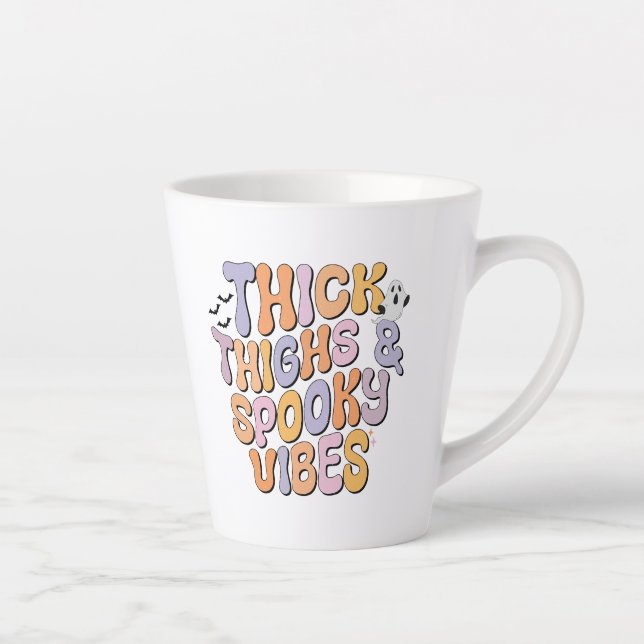 Taza De Café Latte Thick Thighs y Spooky Vibes (Derecha)