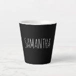 Taza De Café Latte Tipografía moderna Nombre blanco sobre negro<br><div class="desc">Mugre de estilo moderno con letras a mano con letras blancas en la taza negra. Moderna y elegante atracción de latte personalizada. Agregue su propio nombre o iniciales. Escoja entre nuestras muchas tipografías si prefiere un tipo de estilo diferente.</div>