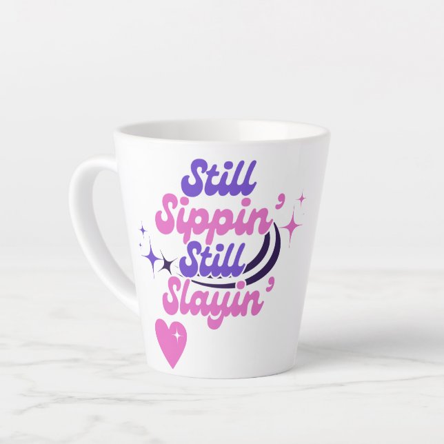 Taza De Café Latte TODAVÍA SIPPIN Divertido Tipografía Motivacional M (Ángulo izquierdo)
