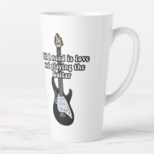 Taza De Café Latte Todo lo que necesito es amor y tocar la guitarra.