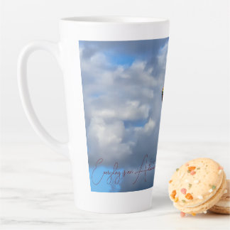 Taza De Café Latte Todos los días hay un globo aerostático de aventur