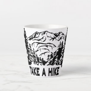 Taza De Café Latte Toma una cita de Hike en el paisaje de montaña mon
