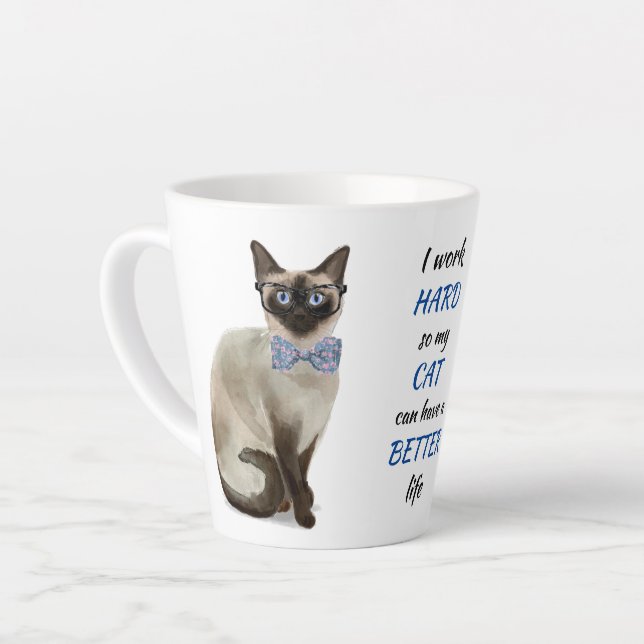 Taza De Café Latte Trabajando duro para mi gato siamés (Ángulo izquierdo)