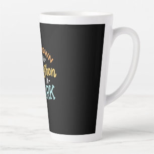 Taza De Café Latte Tranquilidad En La Parte De Abajo, Un Pitón De Bal