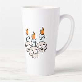 Taza De Café Latte Tres calaveras con velas encendidas