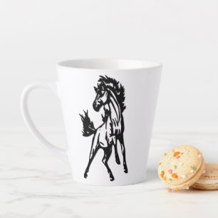 Taza De Café Latte Un caballo saltando con brío en la naturaleza