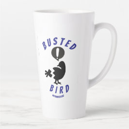 Taza De Café Latte Una jarra de latte con el logo de Busted Bird