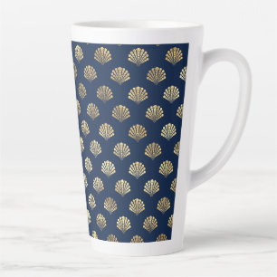 Taza De Café Latte Vieiras doradas en azul