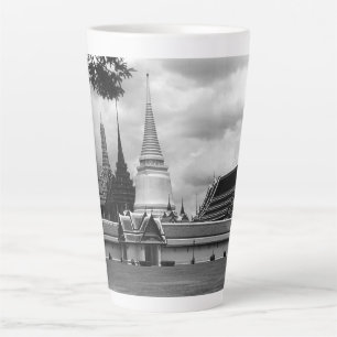 Taza De Café Latte Vista del Palacio Real de la Capilla de Bangkok
