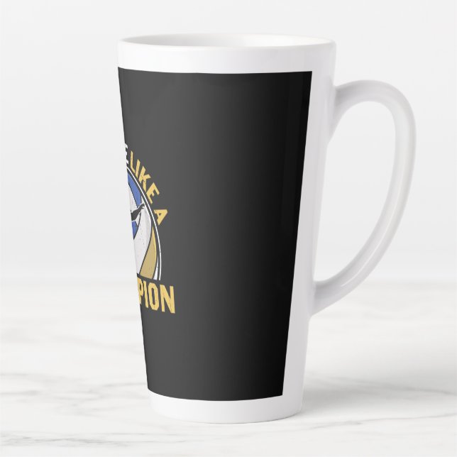 Taza De Café Latte Voleibol | Práctica Como Campeón (Derecha)