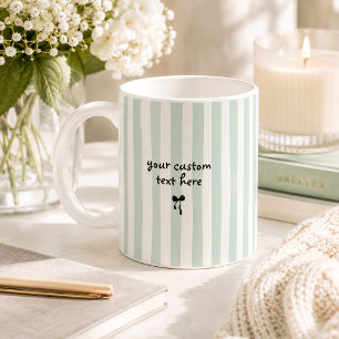 Taza De Café Lazos de rayas verdes pastel con texto personaliza