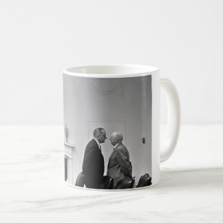 Taza De Café LBJ que da el tratamiento