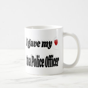 Taza De Café Le di mi corazón a un policía texto