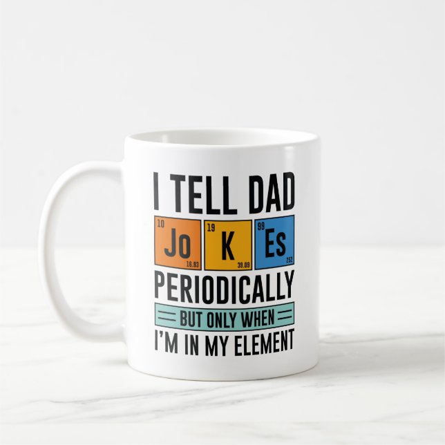 Taza De Café Le digo chistes de papá periódicamente (Izquierda)