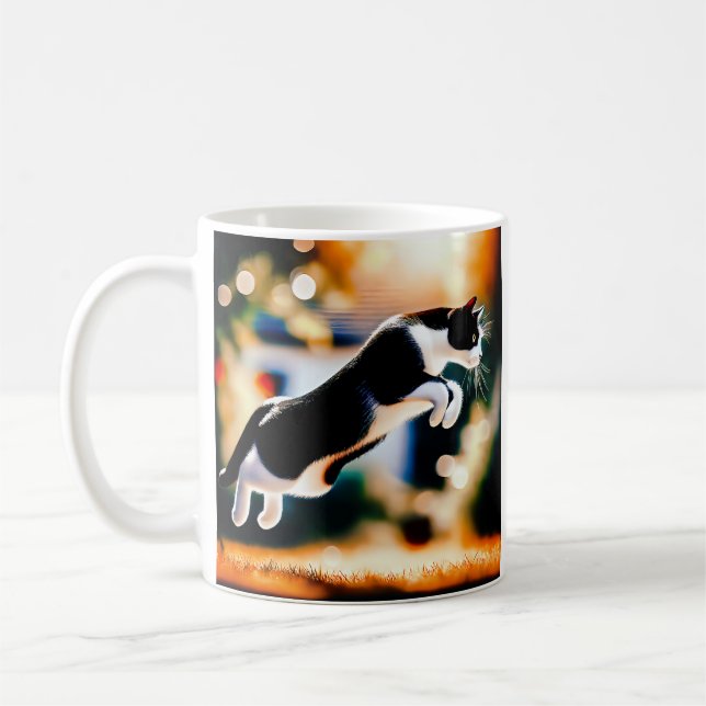 Taza De Café Leaping Black and White Cat (Izquierda)