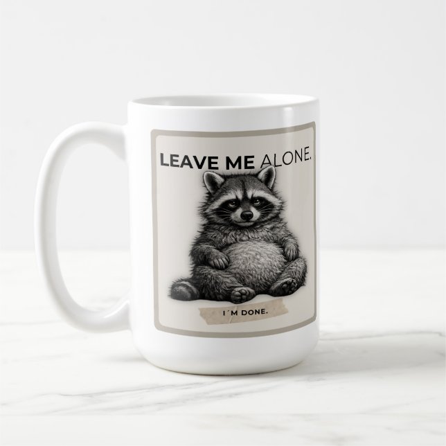 Taza De Café Leave Me Alone Mug – Funny Introvert Raccoon  (Izquierda)