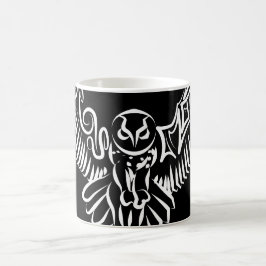 Taza De Café Lechuza voladora tribal blanca y negra