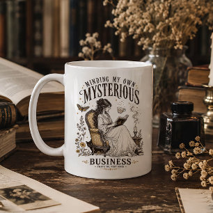 Taza De Café Lector gótico que cuida sus misteriosos asuntos