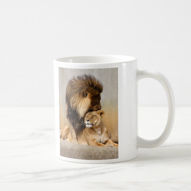 Taza De Café León masculino y femenino en amor (Derecha)