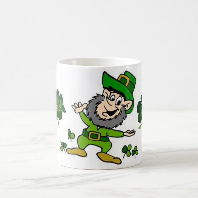 Taza De Café Leprechaun feliz (Centro)